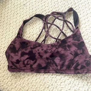 Lululemon sports bra